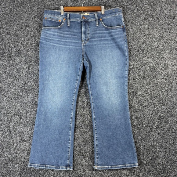 Madewell Denim - Madewell Mid Rise Kick Out Jeans Blue Wash Size 33P Flare Cropped Denim